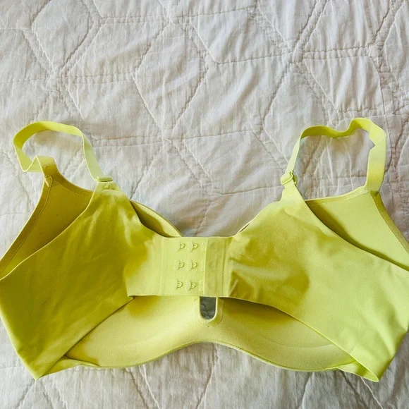 Victoria’s Secret Plunge Bra - 38D - Picture 2 of 3